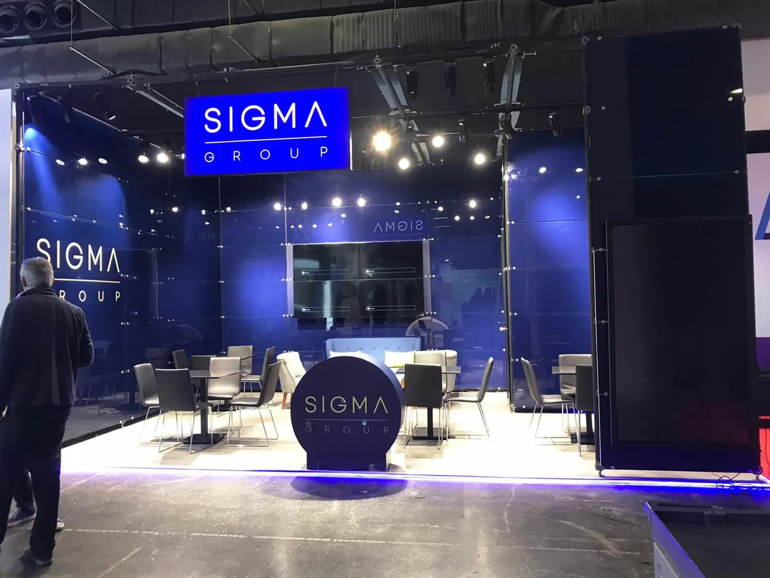 Cam panel sistemle hazırlanan Sigma Group fuar standı