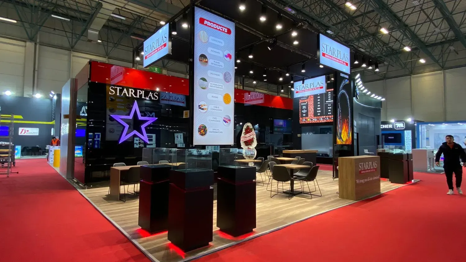 Cam panel sistemle hazırlanan Starplas fuar standı