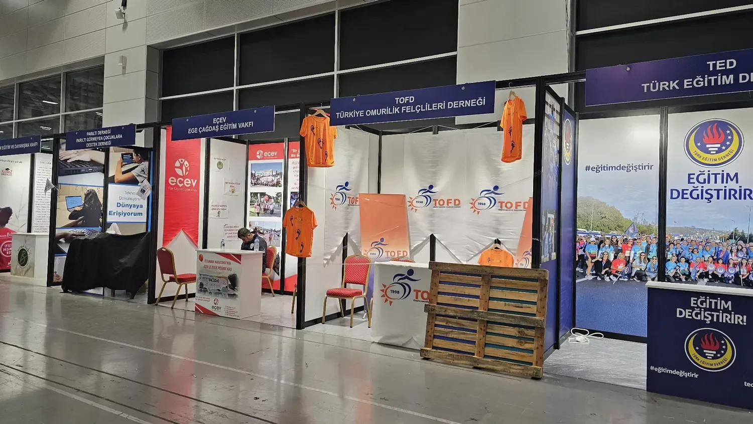Paket sistemle hazırlanan TOFD Türkiye Omurilik Felçlileri Derneği fuar standı