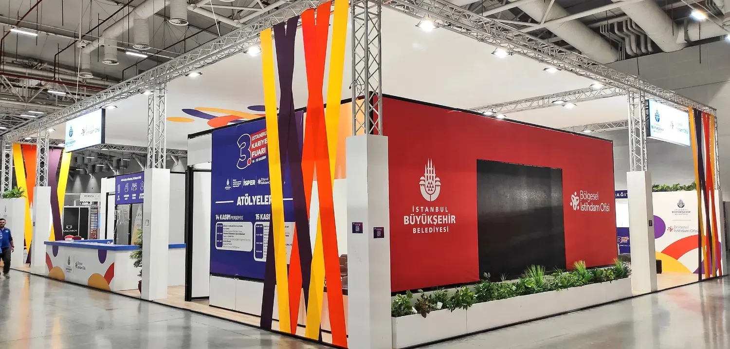 Truss taşıyıcı sistemle hazırlanan İBB Bölgesel İstihdam Ofisi fuar standı