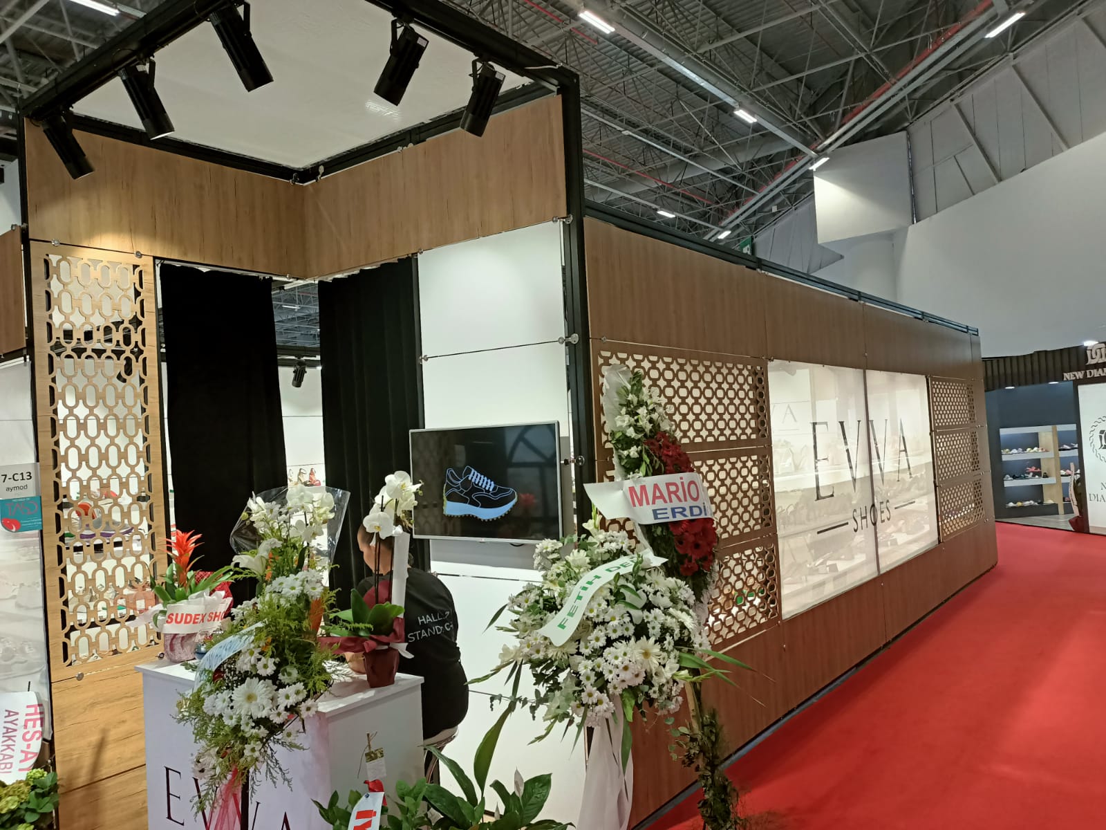 Maxima stand