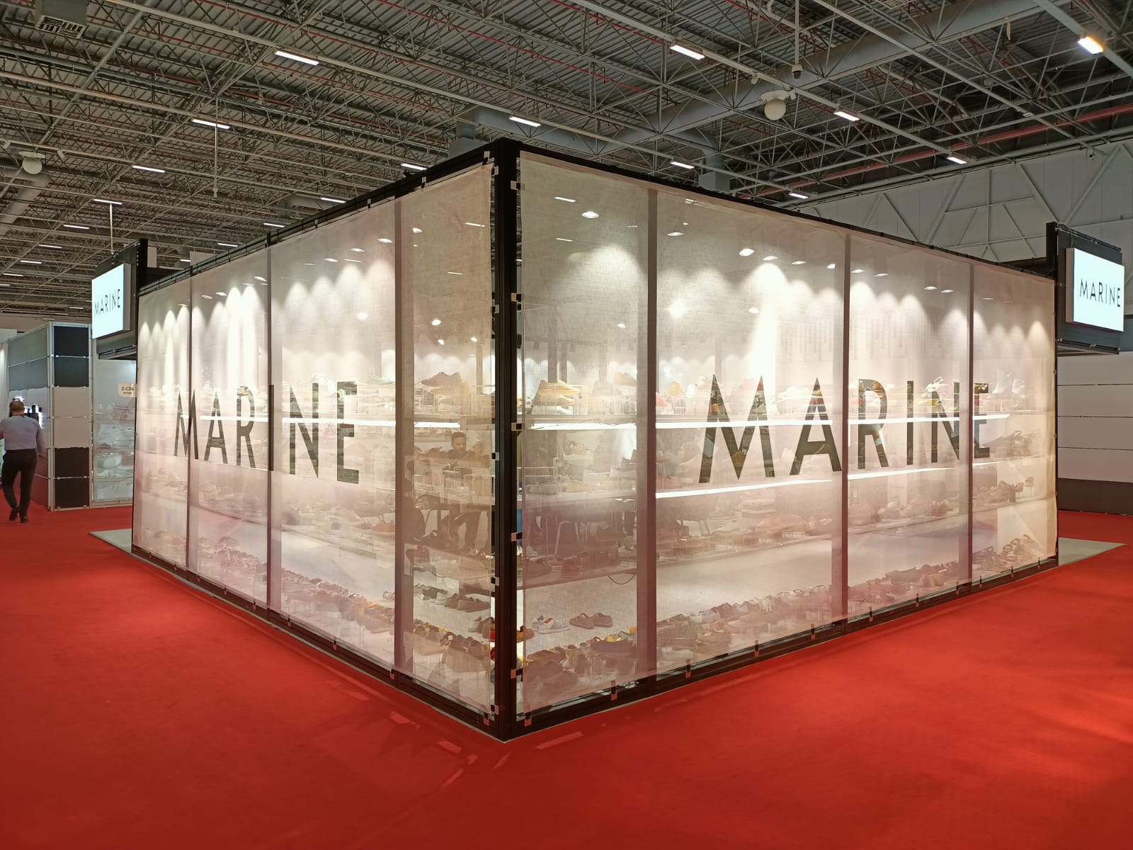 Maxima stand